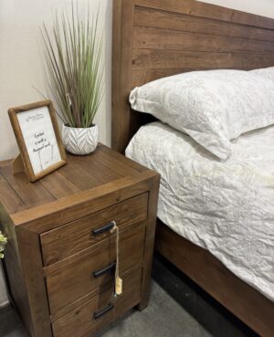 Beachwood King Bed in Cashew