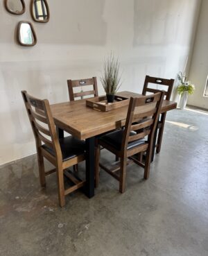 Brooklyn Small 140/180cm Extending Table & 4 Flea Market Chairs in Cashew - ARRIVES NOV