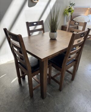 New England Small Extending Dining Table & 4 Chairs in Cashew